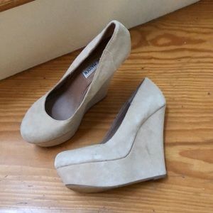 Steve Madden tan suede wedges